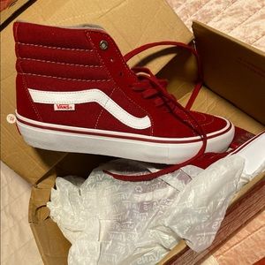 vans new in box size 8 men which is a woman’s 10